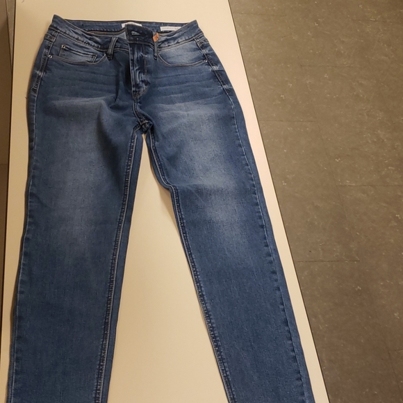 Jean Bundle - Picture 3 of 4